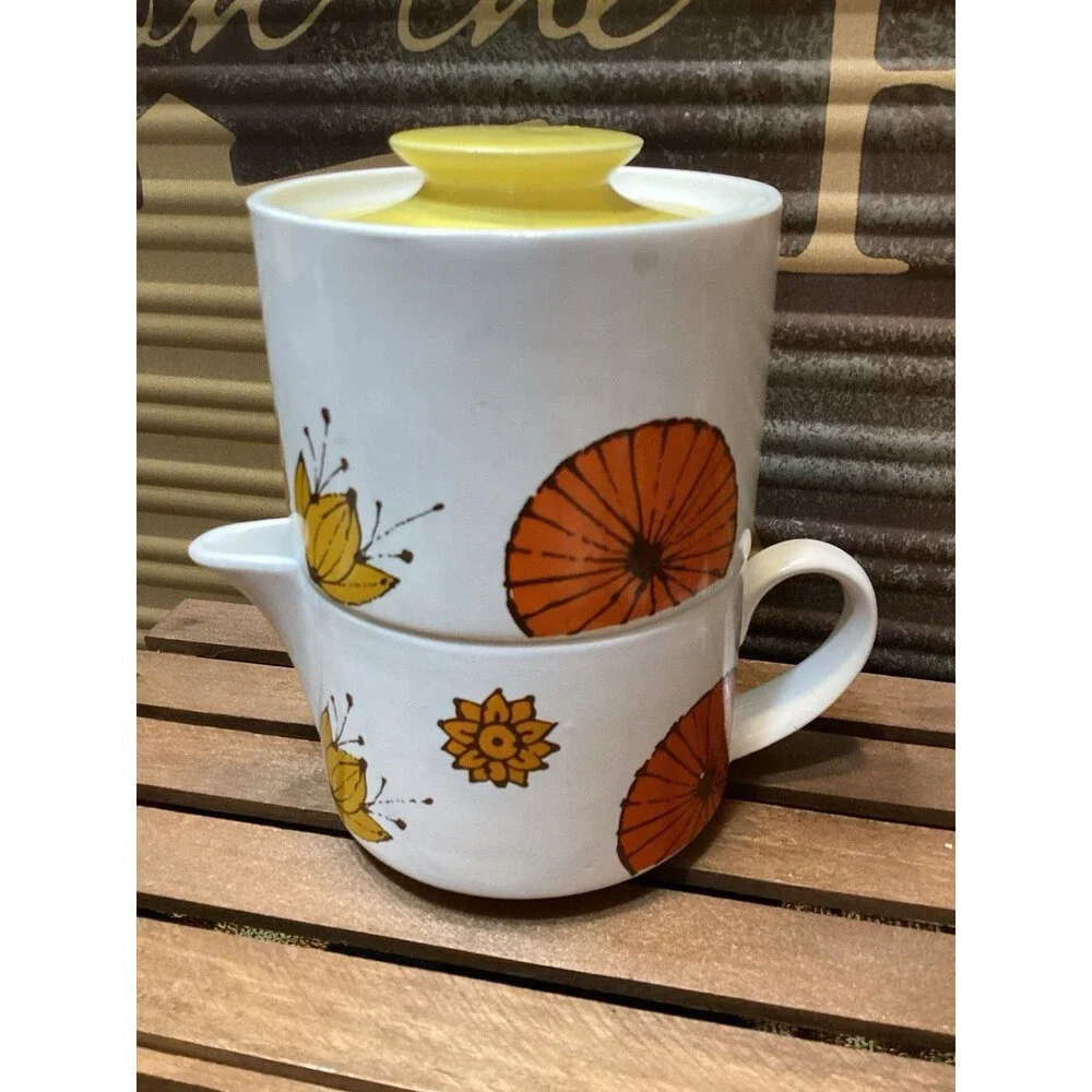 Up-Beat Stoneware Made In USA Creamer & Sugar w/ Lid Stacking Sunflower Floral